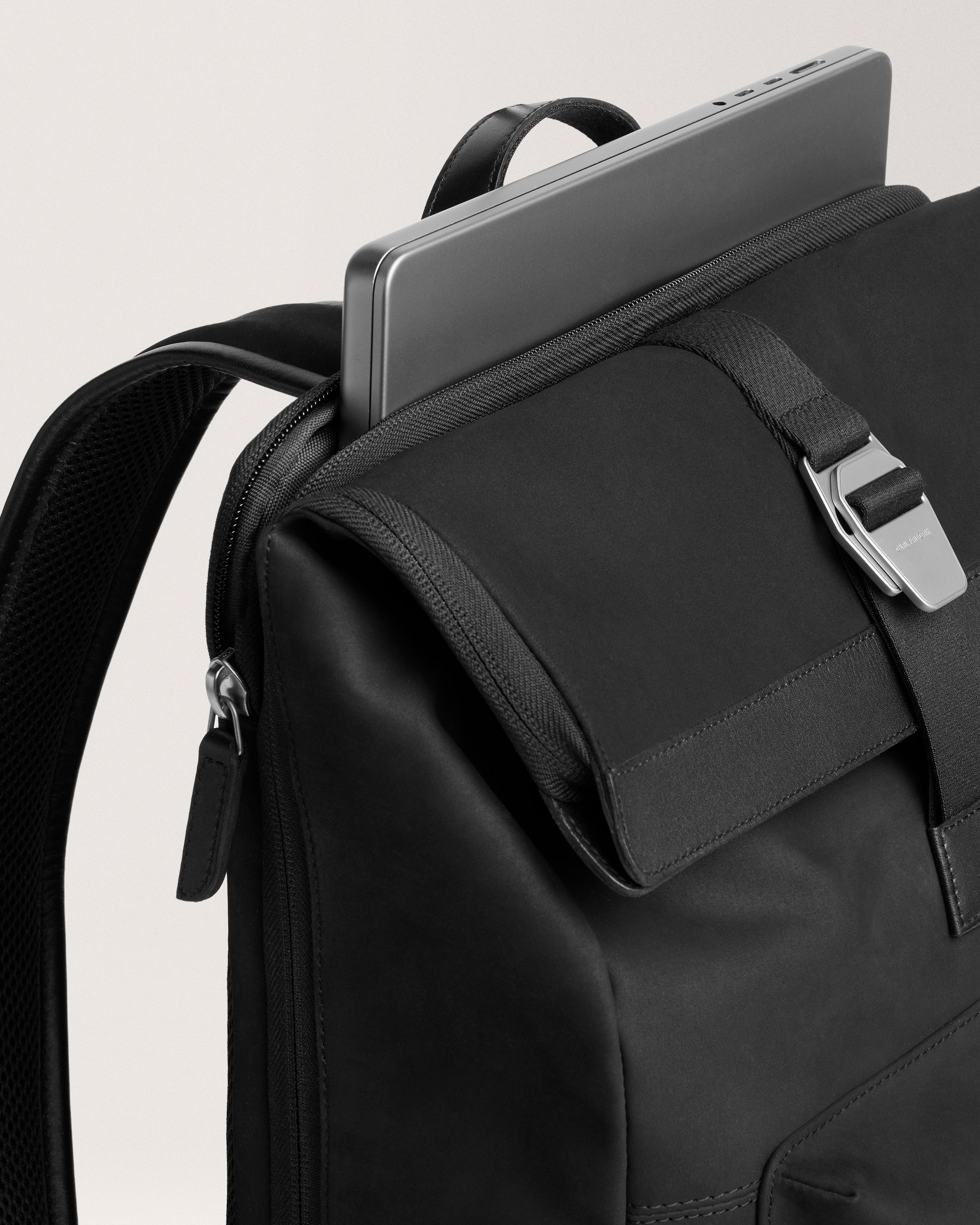 City-hopper Backpack black