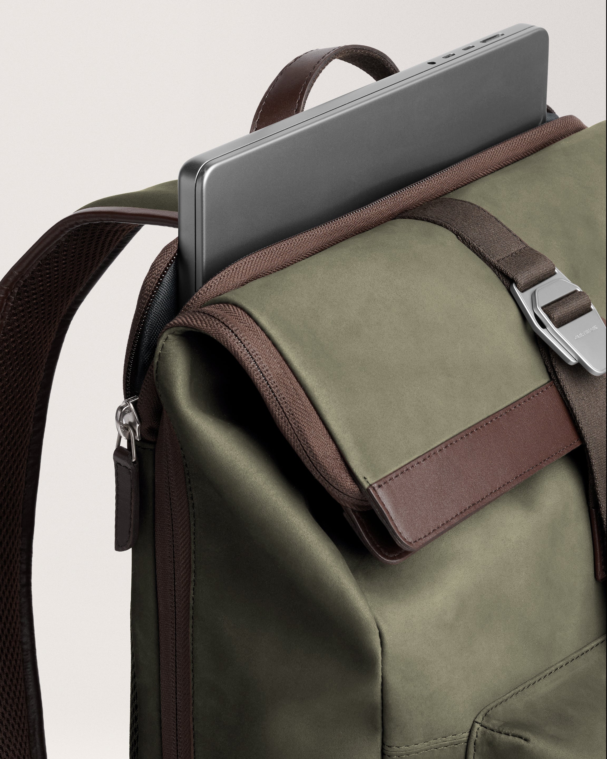 City-hopper Backpack olive