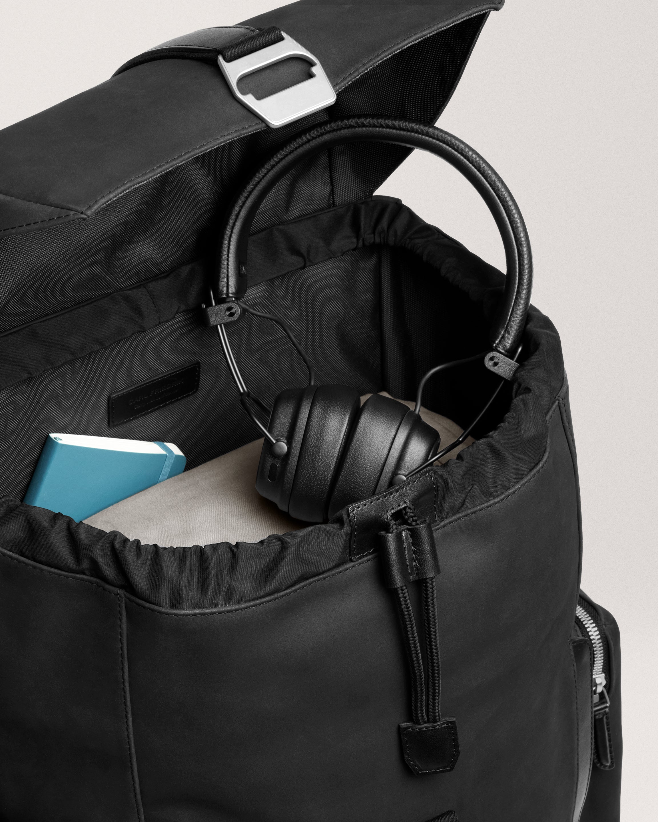 Traverse Backpack black