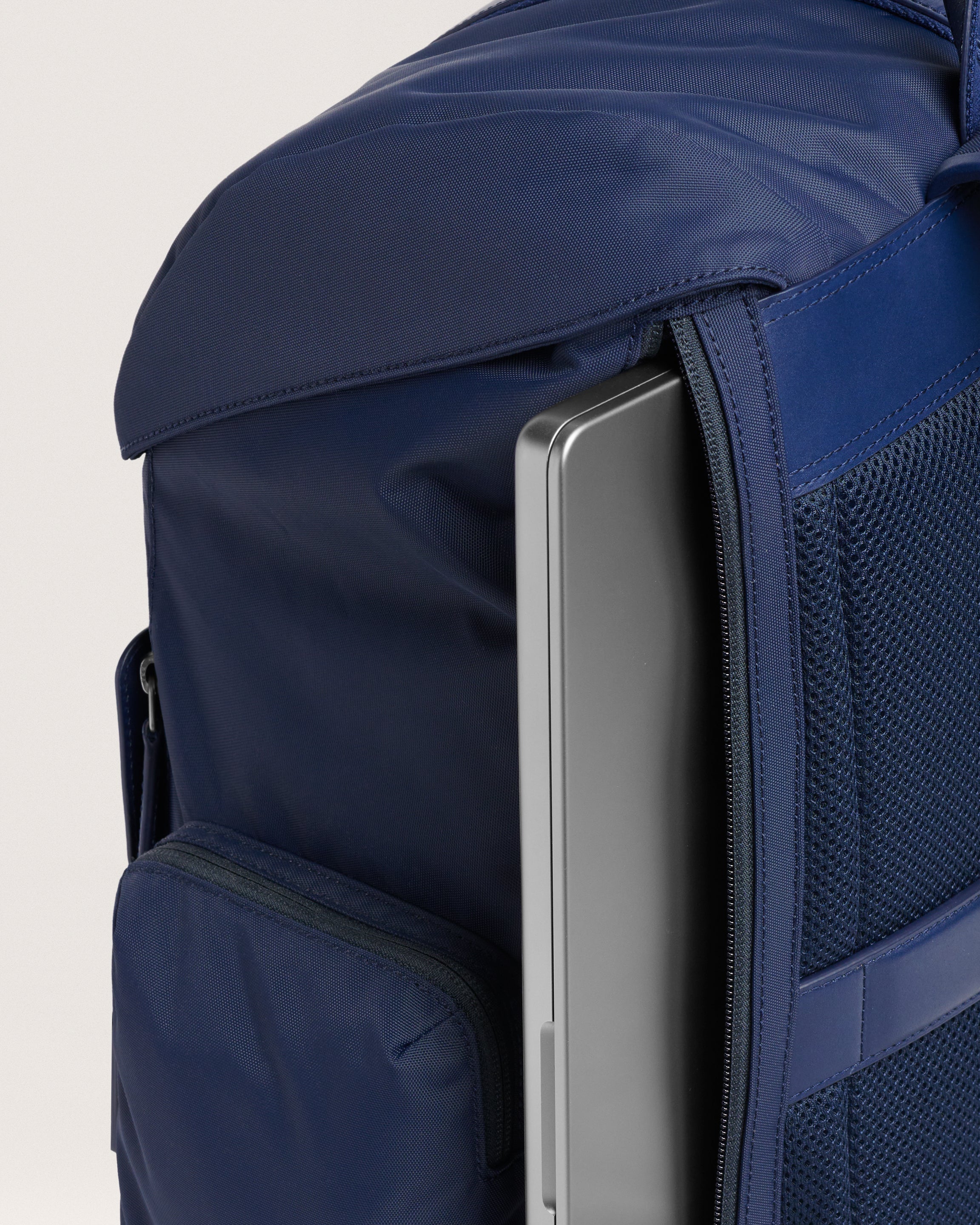 Traverse Backpack navy