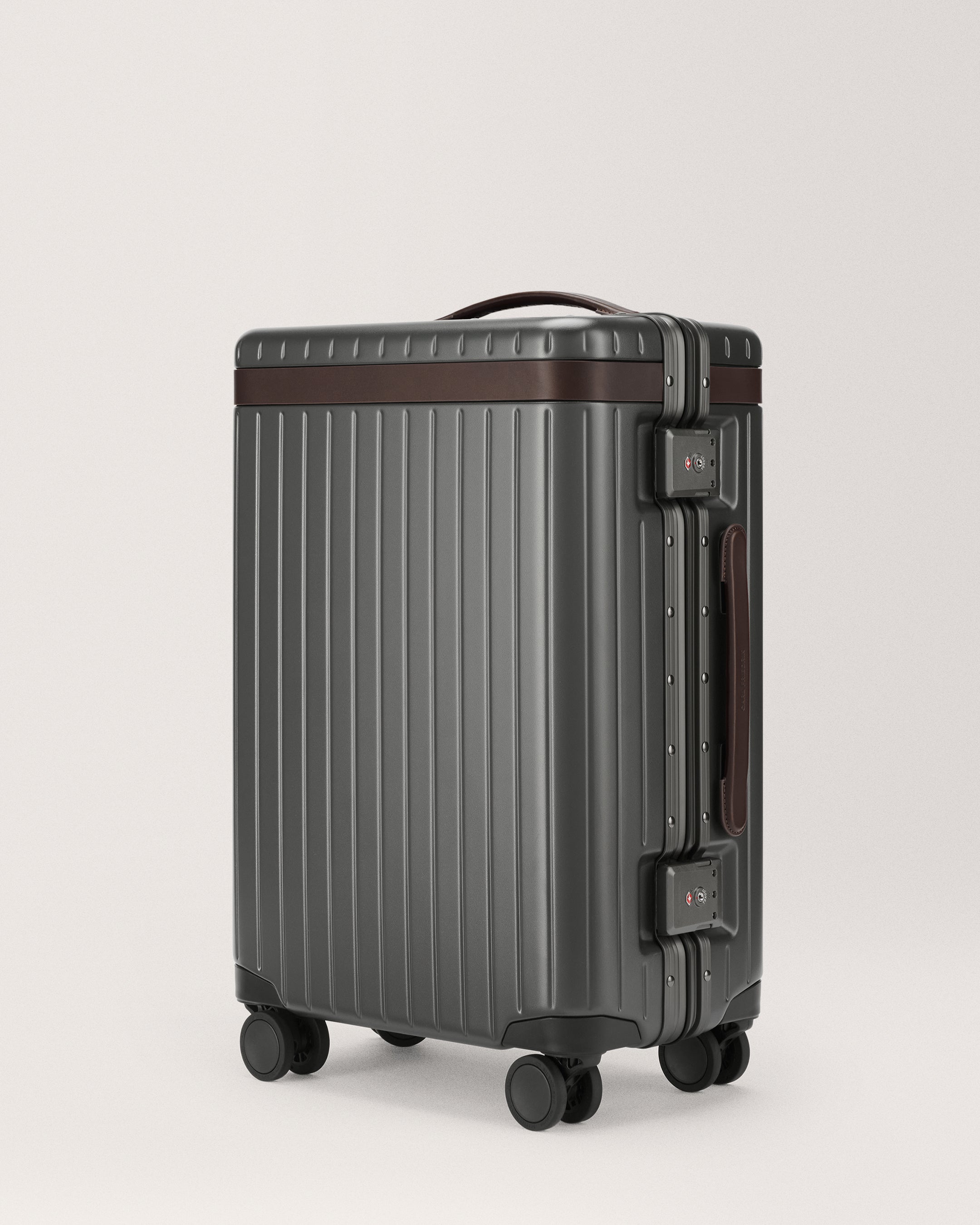 The Carry-on - Return Grey / Chocolate / Smooth Dark grey polycarbonate suitcase - Good Condition