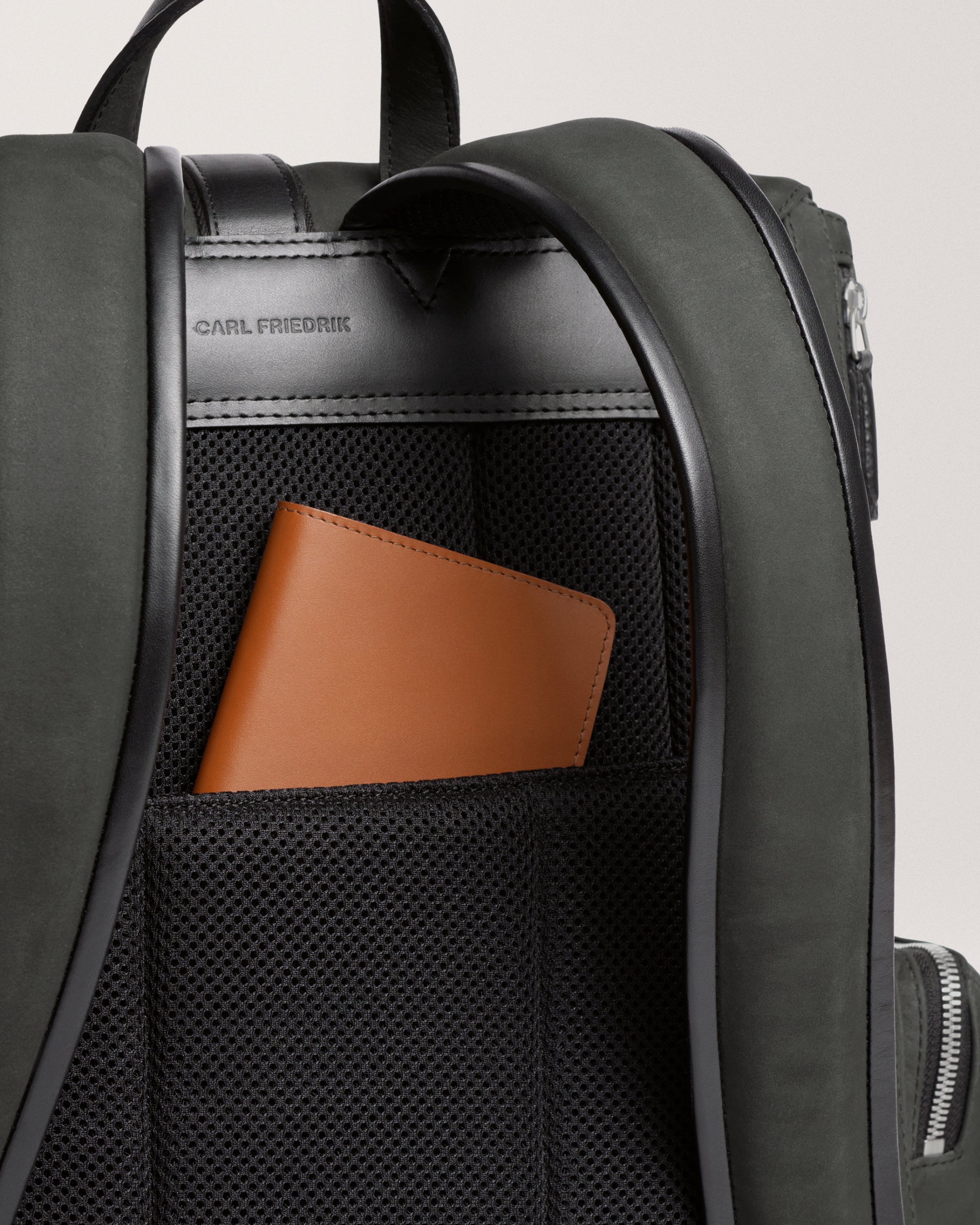 Traverse Backpack charcoal