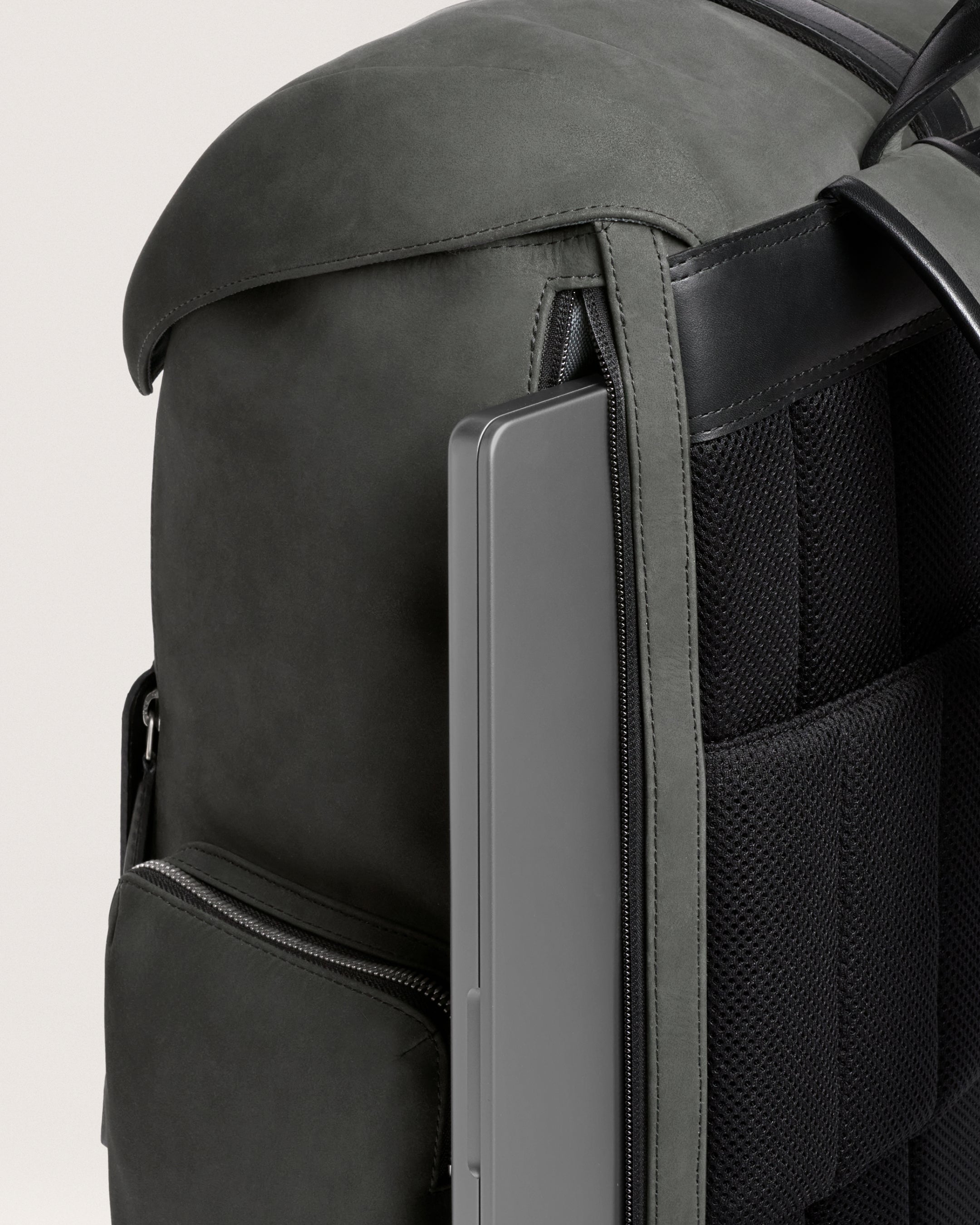 Traverse Backpack charcoal