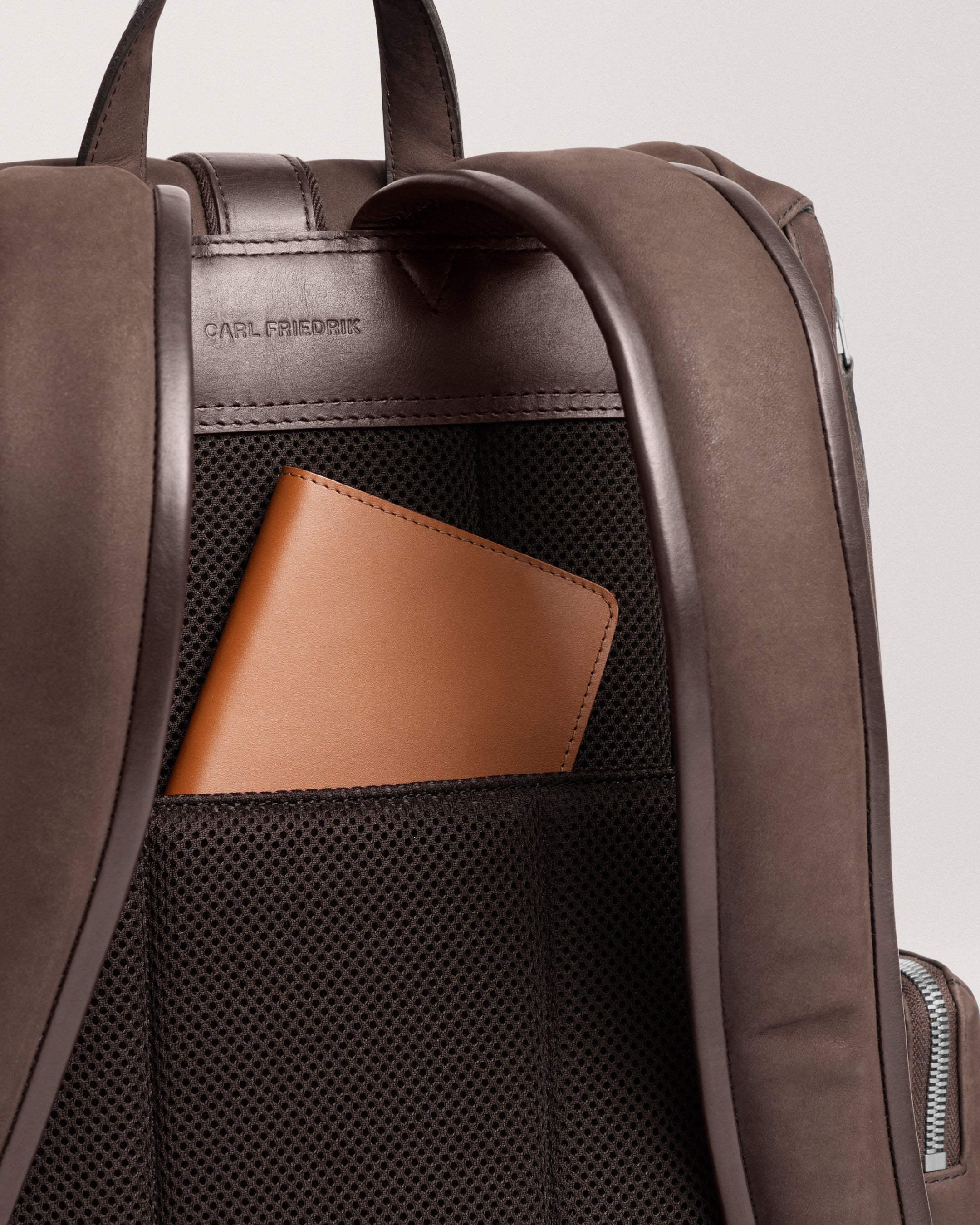 Traverse Backpack chocolate
