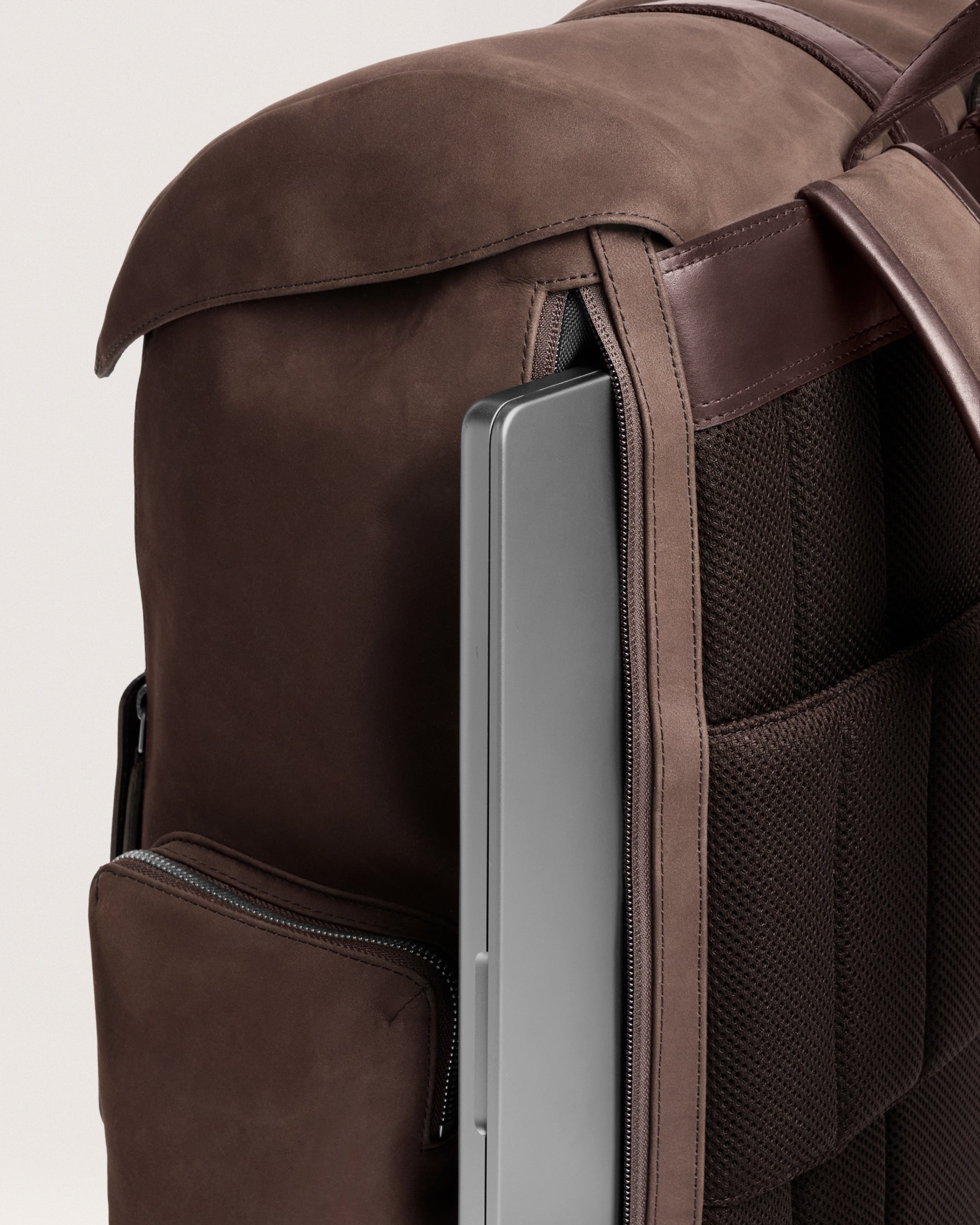 Traverse Backpack chocolate
