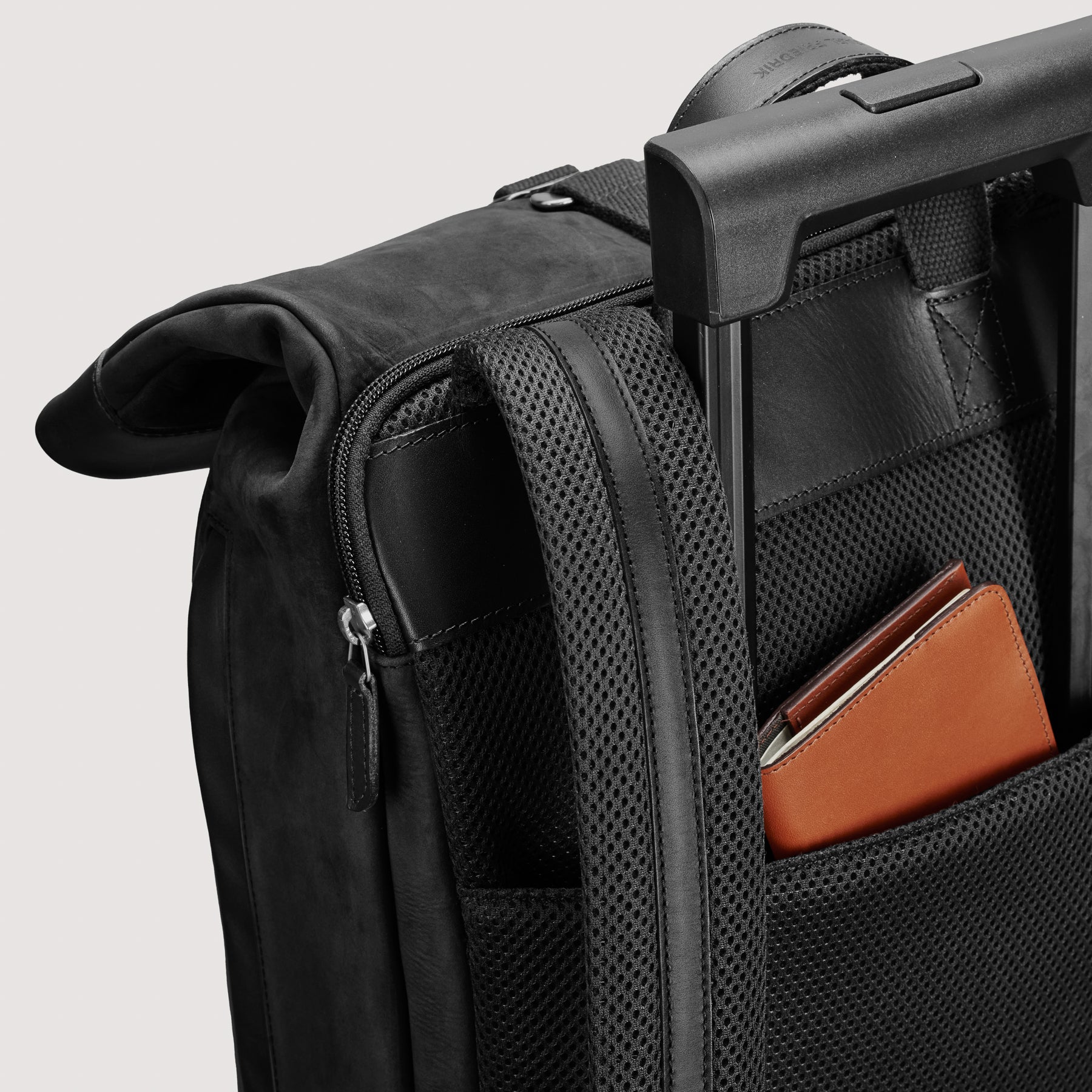 City-hopper Backpack - Return black