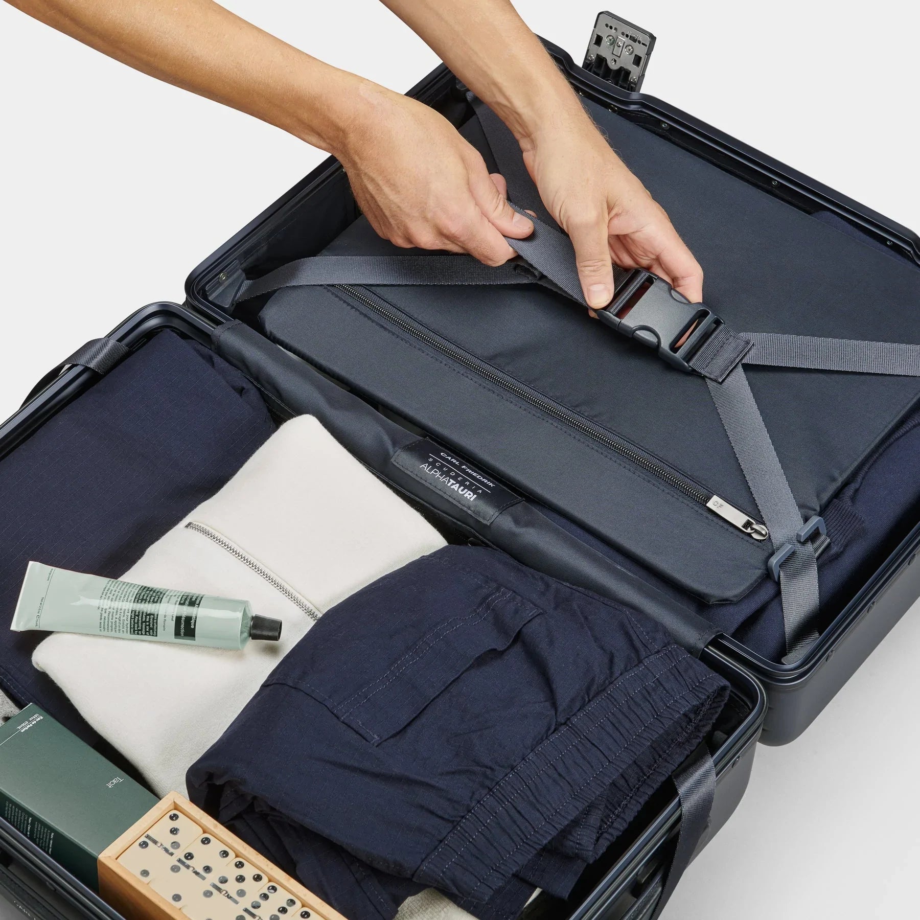 The Carry-on - Return navy