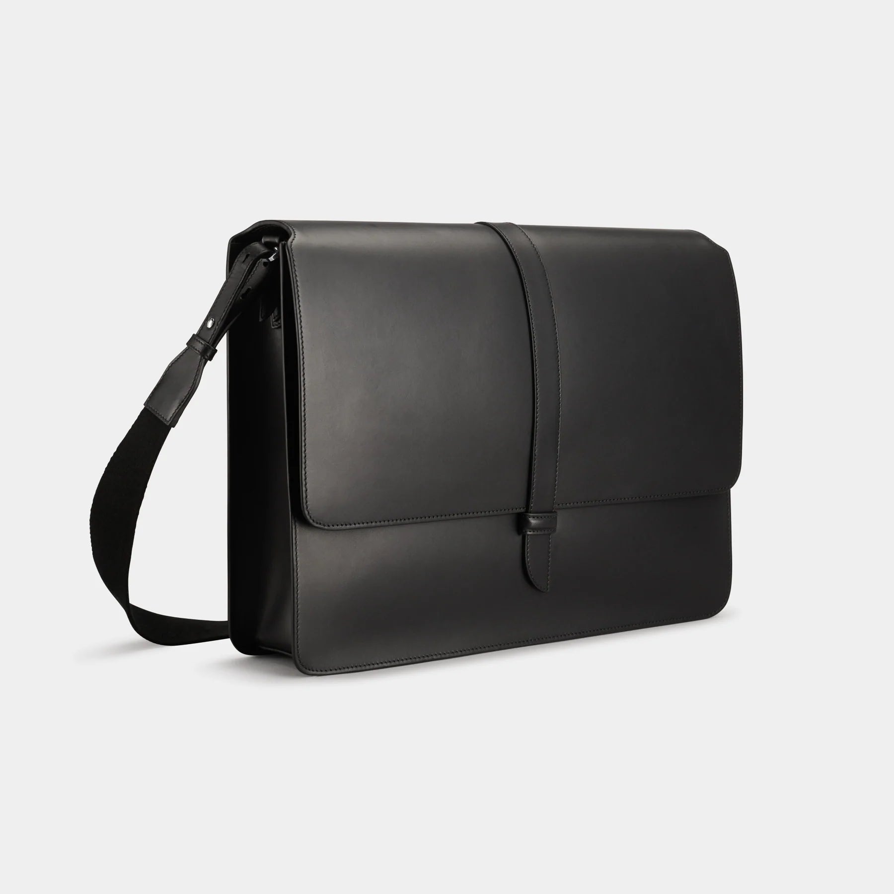 Montagu - Return Black Leather laptop messenger bag - Fair Condition 
